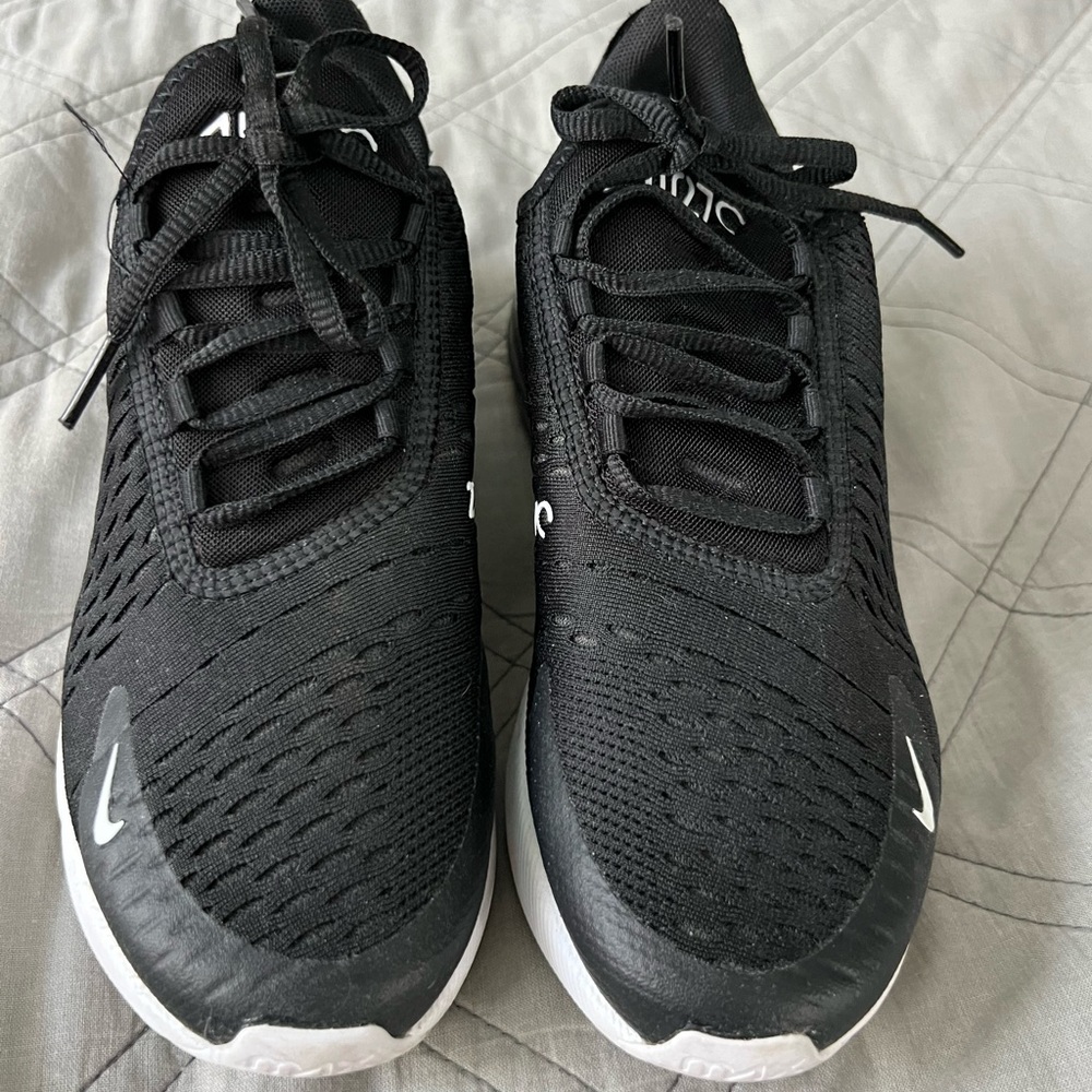 black nike airmax 270